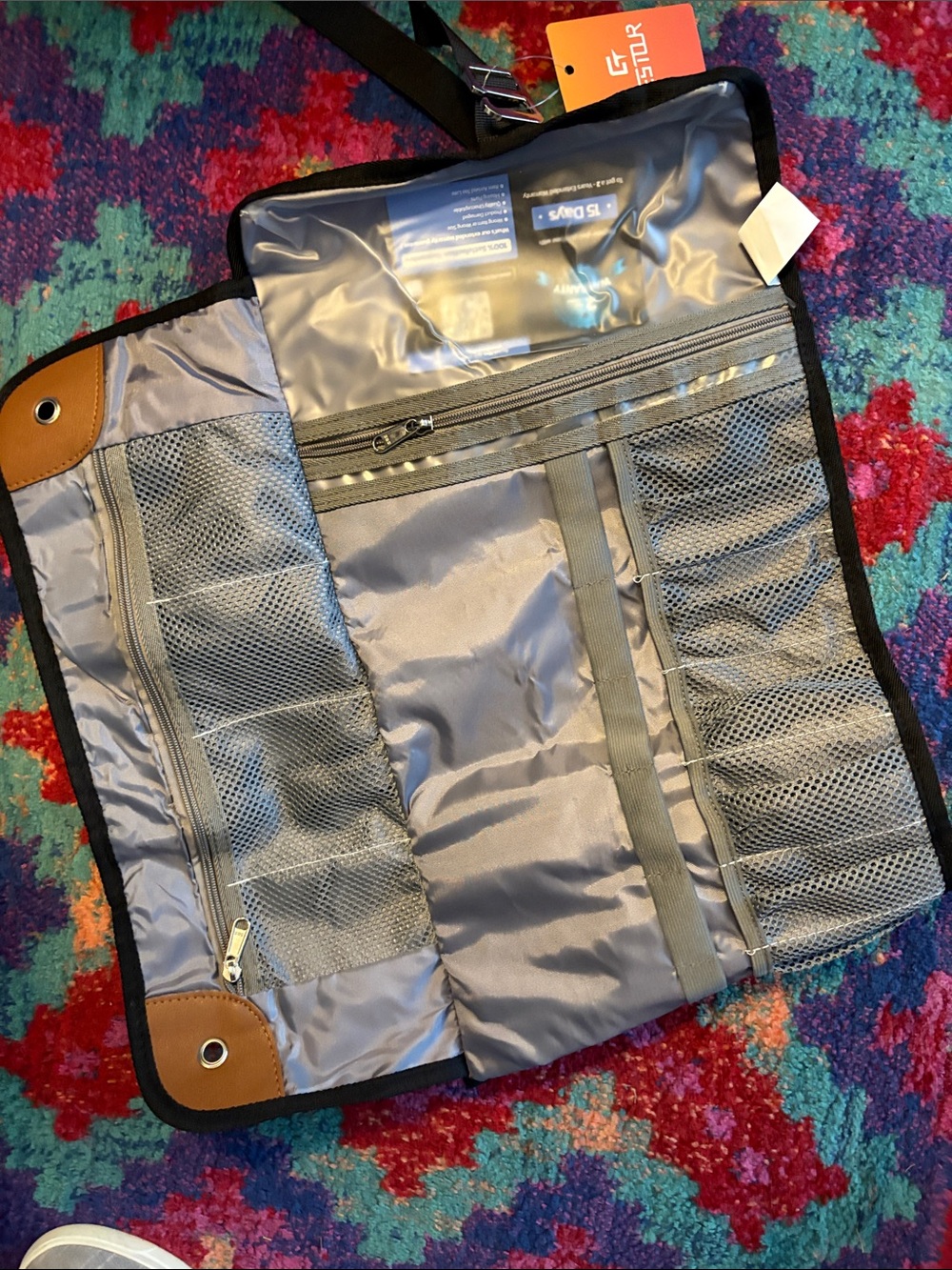 Travel bag and New ES TOUR BRAND LOTS of storage and hangs - Picture 3 of 6